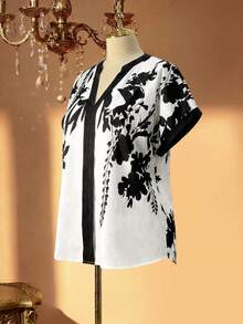 SHEIN Clasi Plus Size Women Plant Print V-Neck Short Batwing Sleeve Blouse - Multicolor - View 2