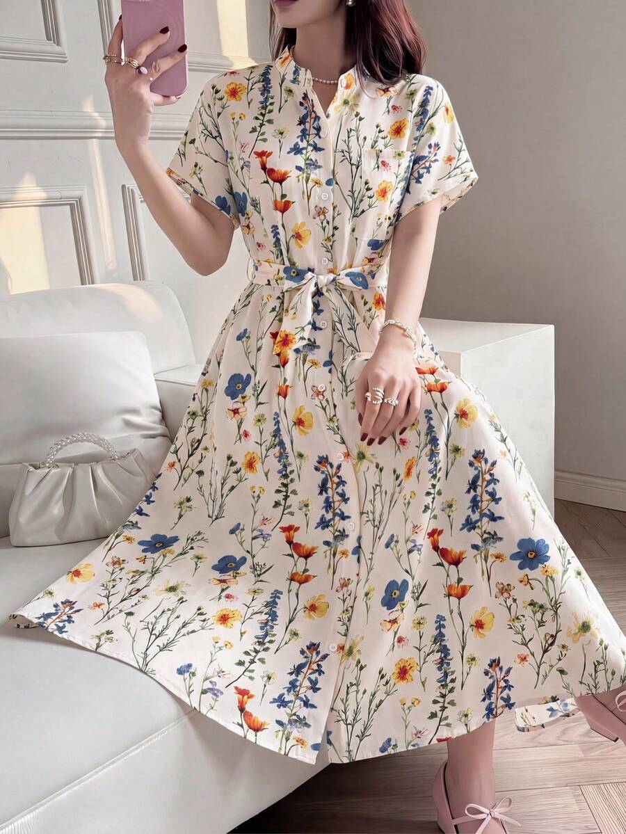 SHEIN 一件式少女夏季休闲时尚经典舒适短袖连衣裙,粉色条纹立领短袖中长宽松衬衫裙,开衩下摆配腰带,适合日常穿着、购物、度假等场合。 - 彩色 - 查看 1