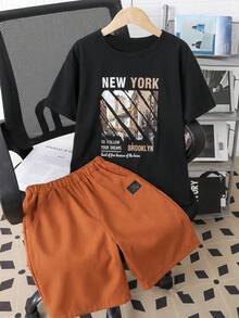 SHEIN 青少年男孩夏季涼爽時尚休閒戶外圓領短袖條紋印花T恤搭配極簡運動慢跑短褲2件套，新夏季款適合多季節穿著 - 卡其色 - 查看 3