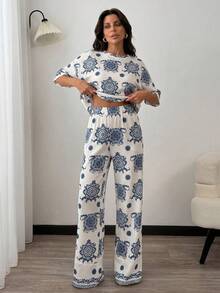 Cloudara Bộ đồ hai mảnh in họa tiết Boho màu xanh dương dành cho nữ – Áo tay ngắn và quần ống rộng cạp cao, bộ đồ mùa hè thanh lịch, trang phục đi biển thoải mái, bộ đồ mặc nhà in họa tiết nhẹ nhàng, bộ đồ đồng bộ cho kỳ nghỉ. - Xanh và trắng - Xem 3