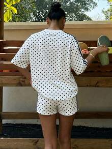 Muchica Bộ đồ nữ mùa hè gồm áo thun cổ tròn tay ngắn và quần short, kiểu dáng thể thao đường phố tối giản, phù hợp cho các buổi tụ họp, tiệc tùng, sân bay, phong cách Y2K, kẻ sọc, chấm bi, in họa tiết, trang phục thường ngày cho nữ mùa hè. - Nhiều màu - Xem 2