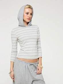 COUREZ Langarm leichte Kapuzenjacke in Streifenoptik/Y2K Sommer Outfits für Frauen, graue Oberteile für Ausgeh-Outfits, Langarm Oberteile, Casual Outfits, gestreifte Oberteile, süße Oberteile, Party Outfits, Festival Oberteile, Sommerkleidung, Festival Outfits, Frühjahrs Outfits für Frauen - Grau - Übersicht 6
