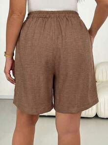 SHEIN Tall CURVE Quần short kaki dáng rộng thoải mái, dễ phối đồ dành cho nữ cỡ lớn, cạp chun, kiểu dáng tối giản, thích hợp cho hoạt động ngoài trời, dáng suông, phong cách mùa hè châu Âu, thời trang sân bay, phong cách Bohemian, nghỉ dưỡng, quần short ôm dáng, phong cách cổ điển sang trọng, quần short thoải mái, quần short rộng rãi, quần short Bermuda. - Màu Khaki - Xem 2