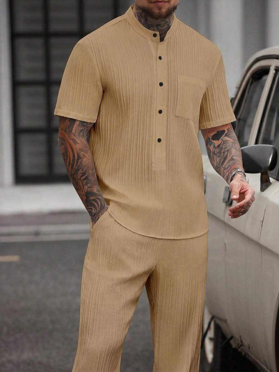 Manfinity CasualCool 男士纯色短袖半开襟休闲夏季百搭衬衫套装 - 卡其色 - 查看 1