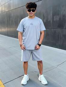 SHEIN 2件套青少年男童休闲字母印花圆领短袖上衣和短裤套装，适合通勤、上学、日常穿着、运动、春夏季节穿着。 - 淺藍色 - 查看 4