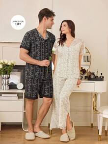 CoupledUp Bộ đồ ngủ nam tay ngắn, cổ bẻ, in họa tiết hoa tử đằng - màu đen - Xem 1