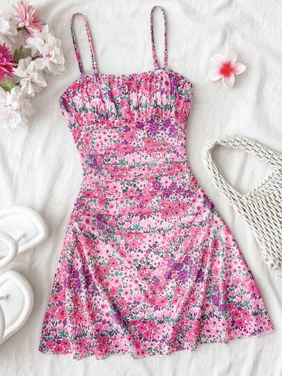 SHEIN Vestido Casual Minimalista Confortável Elegante Boêmio Tropical Listrado com Torção, Malha Rosa Floral Adequado para Férias/Feriados/Retrô/Praia/Vestido Elegante, Silhueta Fofa de Alça Fina em A-Line, Férias, Festa, Páscoa, Carnaval, Praia, Cruzeiro, Chá da Tarde, Vestido de Verão da Moda, Estilo Boho