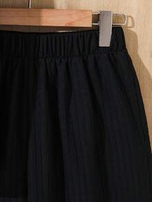 SHEIN Conjunto de 2 peças Camisa de Manga Curta Texturizada Versátil e Shorts para Meninos Adolescentes, Conjunto de 2 Peças Meninos Preto Shorts Adequado para Primavera/Verão, Uso Diário, Esportes, Passeios, Escola, Festas, Festivais, Sessões de Fotos - Preto - Visão 8