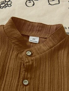 SHEIN Streecool Kids 小男孩2件組休閒韓風短袖襯衫與慢跑長褲套裝，適合春夏季日常穿著 - 棕色 - 查看 4