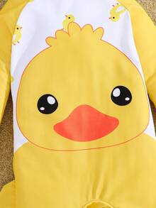 SHEIN Traje de baño de protección solar de manga larga con diseño de pato de color contrastante y diseño de retazos para niño preadolescente, adecuado para vacaciones en la playa, natación, verano - Amarillo - Ver 4
