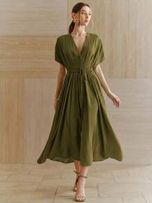 Anewsta Essential 女款亞麻橄欖綠夏季休閒優雅早午餐洋裝，法式優雅深V領蝙蝠袖收腰百褶喇叭裙，派對度假風 - 軍綠色 - 查看 4