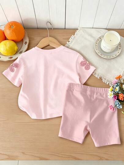 Souflis Souflis 2pcs/Set Casual Fashionable Versatile Spring/Summer Toddler Girls T-Shirt Set. Featuring A Sweet Pink Floral Pattern Top With A Relaxed Round Neck Short Sleeve Design, Paired With Bike Shorts. A Comfortable And Stylish Spring/Summer Outfit Set For Young Girls.