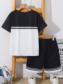 SHEIN 儿童/青少年男童休闲简约黑白字母旗帜图案圆领短袖T恤和短裤两件套，适合夏季外出、街头风、派对和休闲穿着，性价比高。 - 黑色 - 查看 4