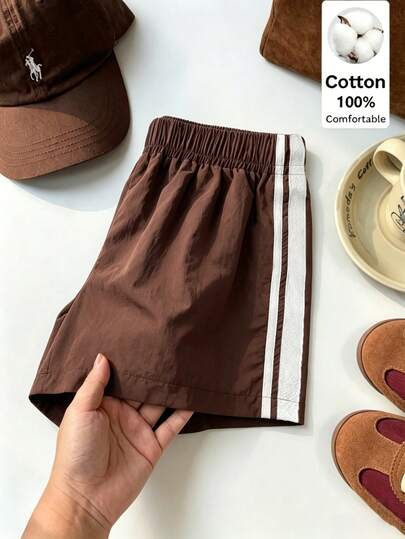 1 chiếc quần short mùa hè dáng rộng cho bé gái, có viền ruy băng tương phản ở hai bên, kiểu dáng thoải mái, rộng rãi phù hợp cho mặc hàng ngày, chơi đùa hoặc thư giãn.