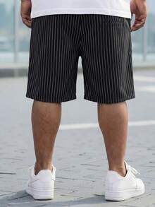 Manfinity Homme 加大码男士休闲褶皱条纹短裤，适合日常休闲穿着、周末外出、旅行、与朋友聚会等场合。这款百搭短裤是男士衣橱必备单品，也是送给男友或丈夫的绝佳礼物。 - 黑色 - 查看 2