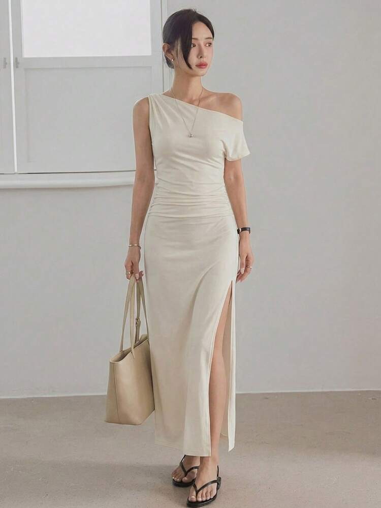 Women's Oblique Shoulder Cinched Waist Bodycon Sculptural Elegant Long Dress, Lightweight For Commuting, Spring & Summer Sun Dresses For Women