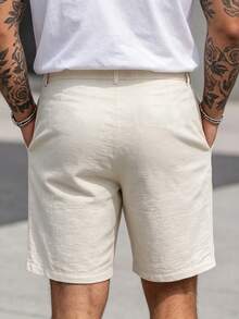 Manfinity CasualCool Quần short nam dáng suông, túi xéo, chất liệu vải lanh, rộng đến đầu gối, thoáng mát, màu trơn, cơ bản cho mùa hè. Quần short nam mùa hè, quần short nam thường ngày, quần short kaki nam, quần Bermuda nam, quần short vải lanh cho nam. Một món quà tuyệt vời cho bạn trai hoặc chồng. - Màu be - Xem 2