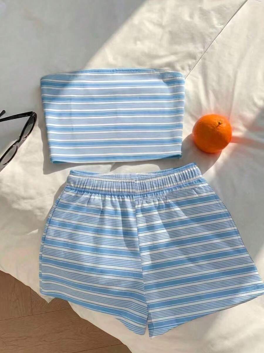 Comfortcana Bộ trang phục thường ngày gồm áo quây in họa tiết kẻ sọc và quần short cạp chun. - Màu xanh nhạt - Xem 1