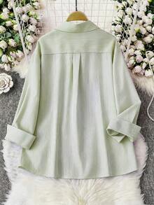 GlowEve CURVE 大码女式休闲宽松条纹翻领3D立体花卉装饰纽扣长袖衬衫，通勤百搭 - 綠色 - 查看 2