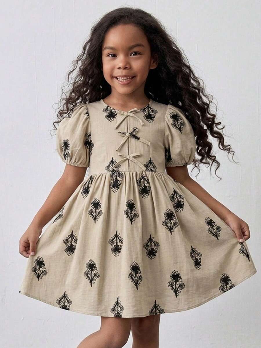 Maija Kids Maija Kids 一件儿童/少女时尚简约复古休闲百搭黑色刺绣图案卡其色圆领蝴蝶结装饰夸张泡泡袖收腰喇叭裙镂空刺绣纹理连衣裙,适合日常穿着、返校、外出、聚会、节日、春季、夏季。 - 卡其色 - 查看 1