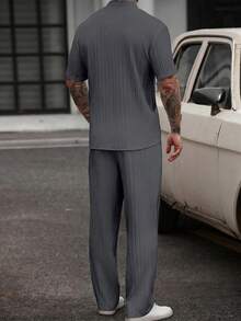 Manfinity CasualCool Men's Solid Color Short Sleeve Shirt And Pants Set - Dark Grey - View 2