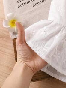 SHEIN LMoss Kids 女童白色刺绣蝴蝶结背心，百搭夏季度假装 - 白色 - 查看 3