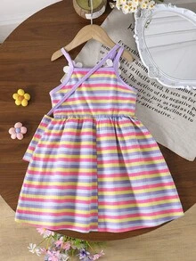 SHEIN Genkimix Kids 女孩休閒可愛條紋洋裝，女孩春/夏吊帶背心洋裝，女孩春/夏優雅洋裝配3D花卉與包包設計，提花針織面料適合日常與戶外穿著 - 紫色 - 查看 2