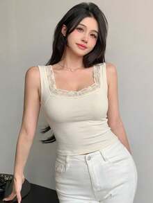 DAZY 女款性感法式蕾絲拼接時尚細肩帶背心，適合約會與夏季穿著 - 杏色 - 查看 6