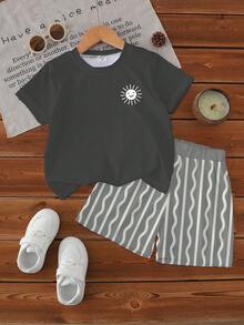 Souflis Souflis 一套男宝宝夏季套装，包括笑脸太阳印花T恤和波浪条纹短裤两件套，简约灰色男宝宝短袖，适合日常外出、户外玩耍等，轻松打造阳光童装造型 - 彩色 - 查看 4