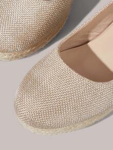 Styleloop Giày nữ thời trang thường ngày đế dày dệt từ dây gai dầu, giày kiểu dáng bohemian nghỉ dưỡng, đế vải canvas kiểu Pháp cổ điển, chất liệu dệt màu mơ, giày cao gót đế xuồng đơn giản và thời trang, gót cao, kiểu dáng nâng gót, mang đến không khí nghỉ dưỡng, trang phục mùa hè, món đồ không thể thiếu khi đi du lịch. - Màu hạnh nhân 9 - Xem 7
