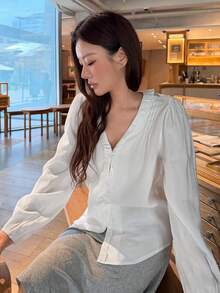 K-Vae Blus Wanita Gaya Korea Kasual Dasar Longgar Sehari-hari Serbaguna Model Golf dengan Ruffle, Leher V, Lengan Berlipat, Warna Polos, Cocok untuk Hari Guru, Putih, dan Musim Gugur - Putih - View 4