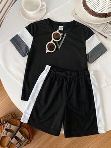 SHEIN 2件套男童休闲街头拼接舒适圆领短袖T恤和纯色针织短裤套装，适合居家、外出、海滩、春夏穿着。 - 黑色 - 查看 7
