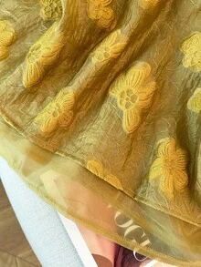 GlowEve CURVE 大码女式圆领无袖金色提花纹理双层上衣，适合休闲、度假和日常穿着 - 黃色 - 查看 4