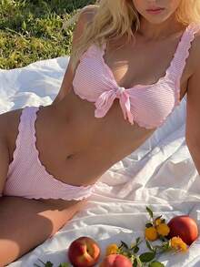 Swim Mod Conjunto de bikini con volantes y lazos en color rosa sólido, traje de baño con volantes y textura térmica para primavera y resort para mujeres - Rosa - Ver 3