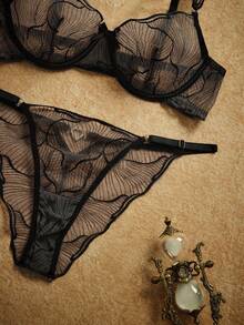PinupPomp Set Bra dan Celana Dalam Hitam Transparan dengan Detail Bordir, Set Pakaian Dalam Transparan, Pakaian Dalam Berongga, Bralette Tembus Pandang - Hitam - View 5