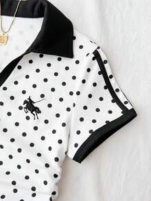 SHEIN 青少年女孩黑白波點對比黑膠帶裝飾休閒POLO V領修身側邊抓皺短袖短版T恤馬印花條紋袖POLO衫羅紋針織領口T恤兒童上衣 - 白色 - 查看 4