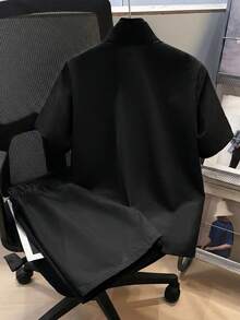 SHEIN Set da 2 pezzi per ragazzi pre-adolescenti, camicia casual con colletto e mezza chiusura lampo a maniche corte & pantaloncini, outfit nero e grigio estivo adatto per scuola, matrimonio, festa delle vacanze - Bianco e nero - View 4