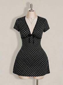 SHEIN ICON 大码复古Y2K深V领波点短袖系带A字连衣裙，适合返校、休闲、度假、夏季穿着，女士连体裤，夏日连衣裙，复古风格，波点连衣裙 - 黑與白 - 查看 6