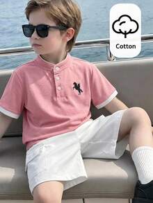 SHEIN Bộ trang phục thường ngày dành cho bé trai gồm áo polo và quần short in hình hiệp sĩ. - Nhiều màu - Xem 1