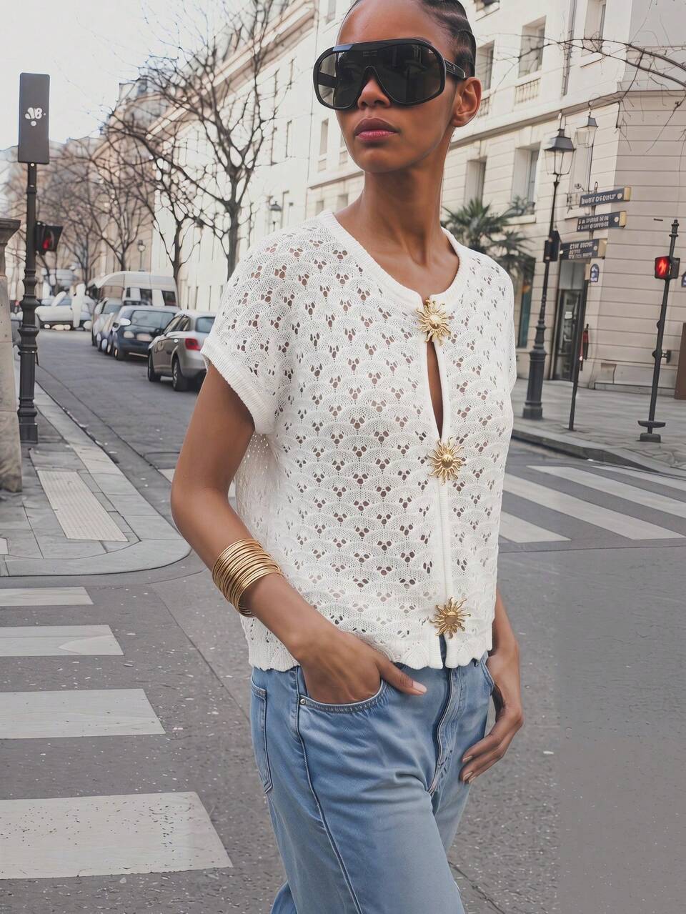 SHEIN Maija MAIJA damski boho biały dzianinowy crop top z ażurowym splotem, złotą klamrą w kształcie słonecznika, krótkim rękawem i siateczkowym wykończeniem, elegancki na letni brunch w stylu paryskim, biało-złoty