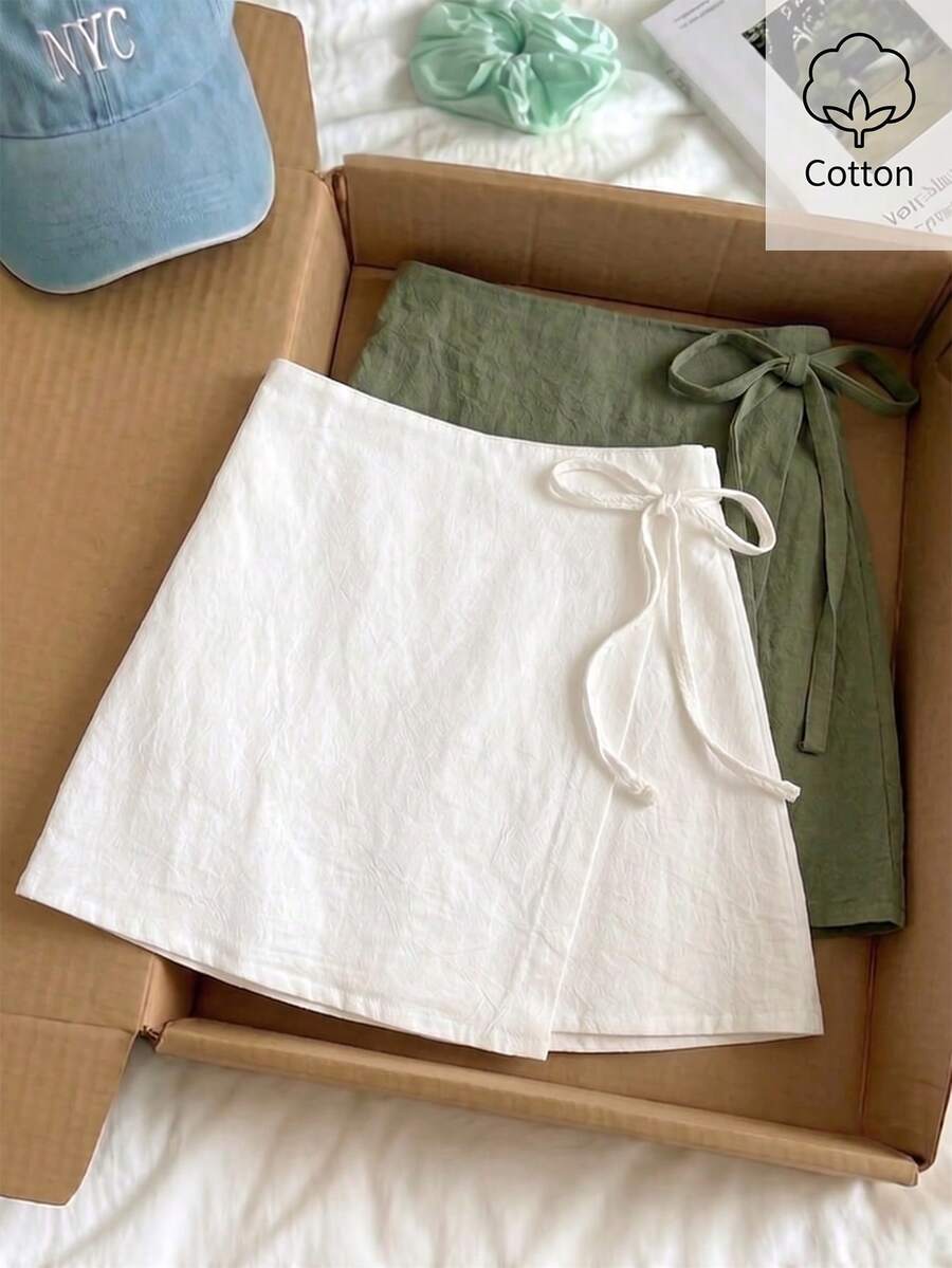 这两条女童半身裙体现了简约清新的风格,是夏季完美的“氧气满满”单品!绿色条纹款:经典的绿色瞬间带来清爽感,让穿着者看起来更年轻,更显淑女气质。纯白色款:散发着纯净之感,视觉上轻盈洁净,非常百搭。 - 白色 - 查看 1