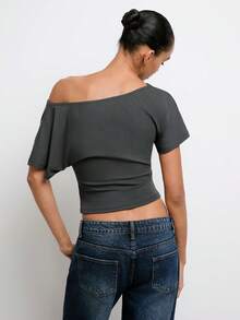 Maija Áo thun nữ tay cánh dơi bất đối xứng đính đinh tán với các chi tiết thiết kế độc đáo. - Cà phê nâu - Xem 2