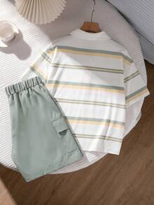 SHEIN 2件組青少年男孩休閒米白色鼠尾草綠動物印花 Polo 衫與寬鬆口袋長褲套裝，舒適時尚春夏校園穿搭 - 綠色 - 查看 2