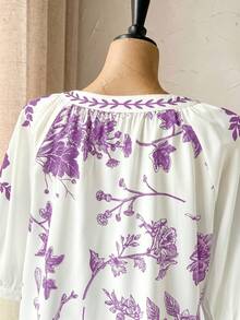 Rusticease Lässige Sommerbluse für Damen in großen Größen mit lila Blumenmuster und kurzen Ärmeln im Landhausstil. Ideal für Urlaub, Freizeit und Freizeit. Auch als Tunika oder Oberteil mit Blumenmuster erhältlich. - Violett - Übersicht 6