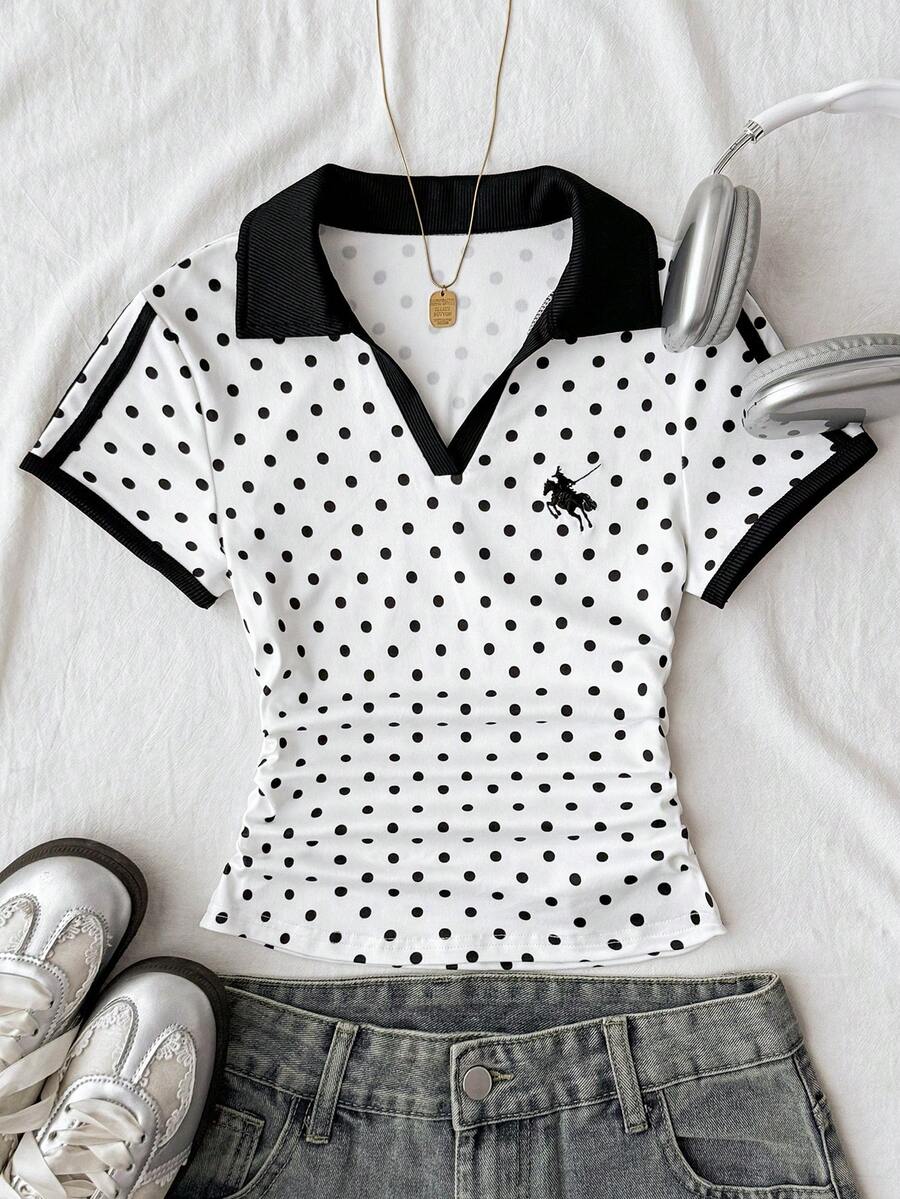 SHEIN 青少年女孩黑白波點對比黑膠帶裝飾休閒POLO V領修身側邊抓皺短袖短版T恤馬印花條紋袖POLO衫羅紋針織領口T恤兒童上衣 - 白色 - 查看 1