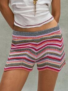 Bohemela Pantalones cortos de punto casuales de estilo BOHO para mujer con diseño ondulado que presenta un diseño de onda texturizado para un aspecto playero sin esfuerzo. Ligero y transpirable para días cálidos, perfecto como una prenda inferior lista para las vacaciones o un estilo de cubrimiento fácil para planes junto al mar. Combina con una parte superior de punto a juego, un bikini o un top sencillo para looks de verano relajados. Adecuado para uso diario casual, atuendos de verano y estilo de vacaciones/resort en la playa. - Multicolor - Ver 4