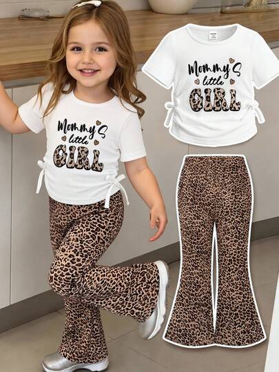 SHEIN Bộ 2 món cho bé gái: Áo thun cổ tròn xếp ly và quần ống loe họa tiết da báo.