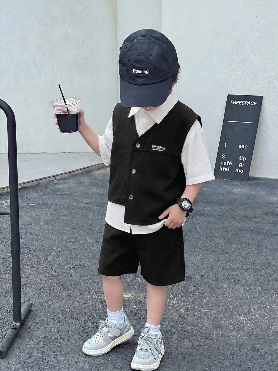 SHEIN 3件套/组 男童/女童休闲韩版侧袋无袖背心、条纹短袖T恤和短裤三件套,适合开学第一天、校服、圆领卫衣、学生服装、男童套装、幼儿男童服装、返校套装、男童套装,适合日常穿着、上学、外出、运动、春夏穿着。 - 彩色 - 查看 1