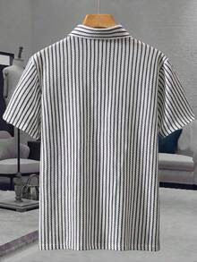 Manfinity Homme 男士夏季 Polo 领短袖衬衫，条纹拉链设计，休闲日常穿着，适合度假和通勤。 - 黑與白 - 查看 2