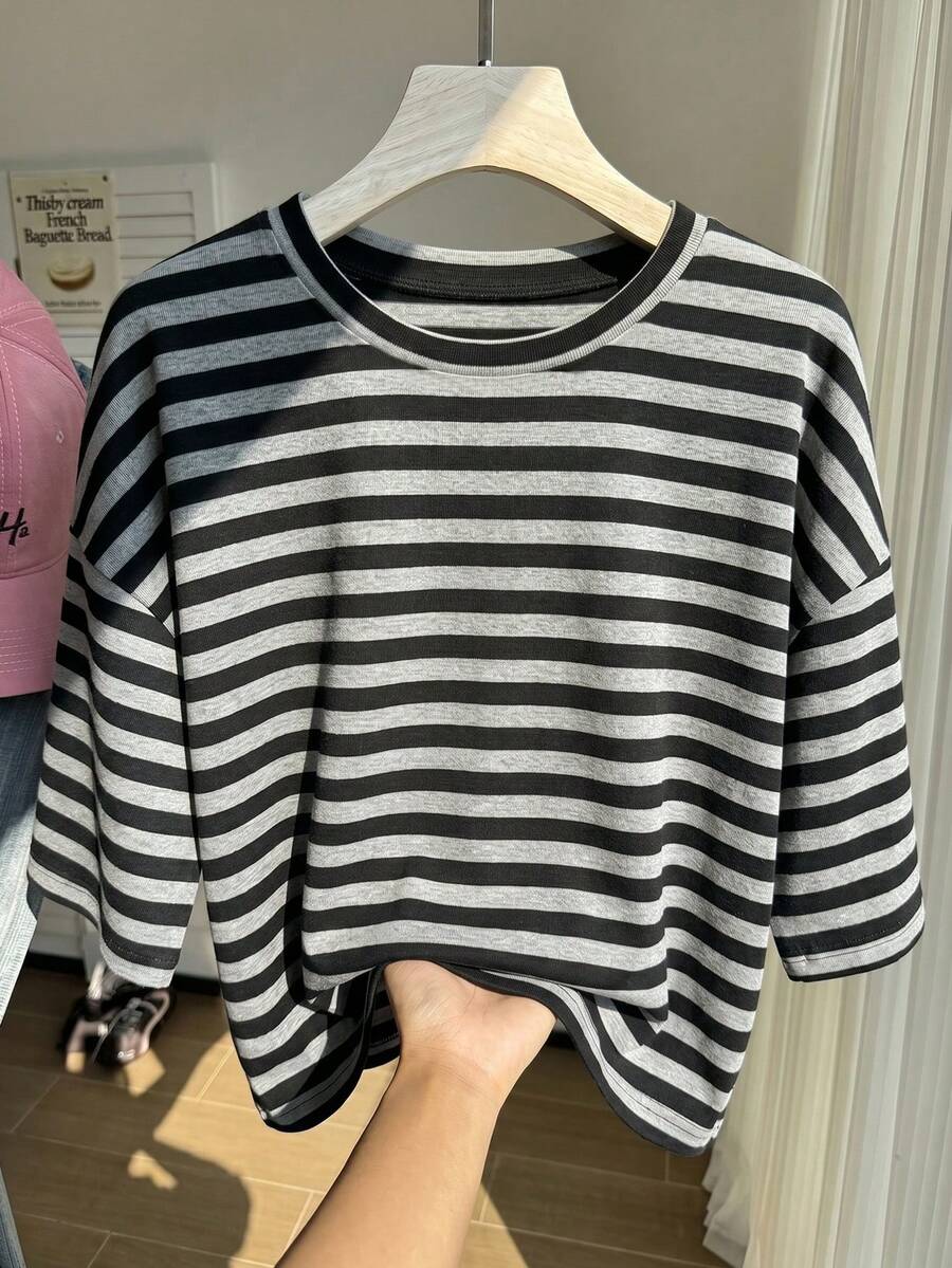 Muchica Áo thun nữ size lớn cổ tròn kẻ sọc màu xám đậm - Màu xám đen - Xem 1